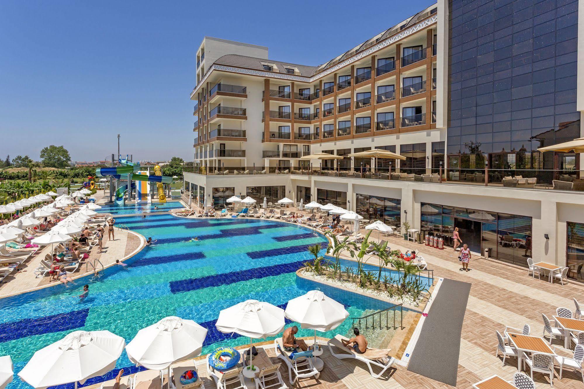 Glamour Resort & Spa Side Exterior photo
